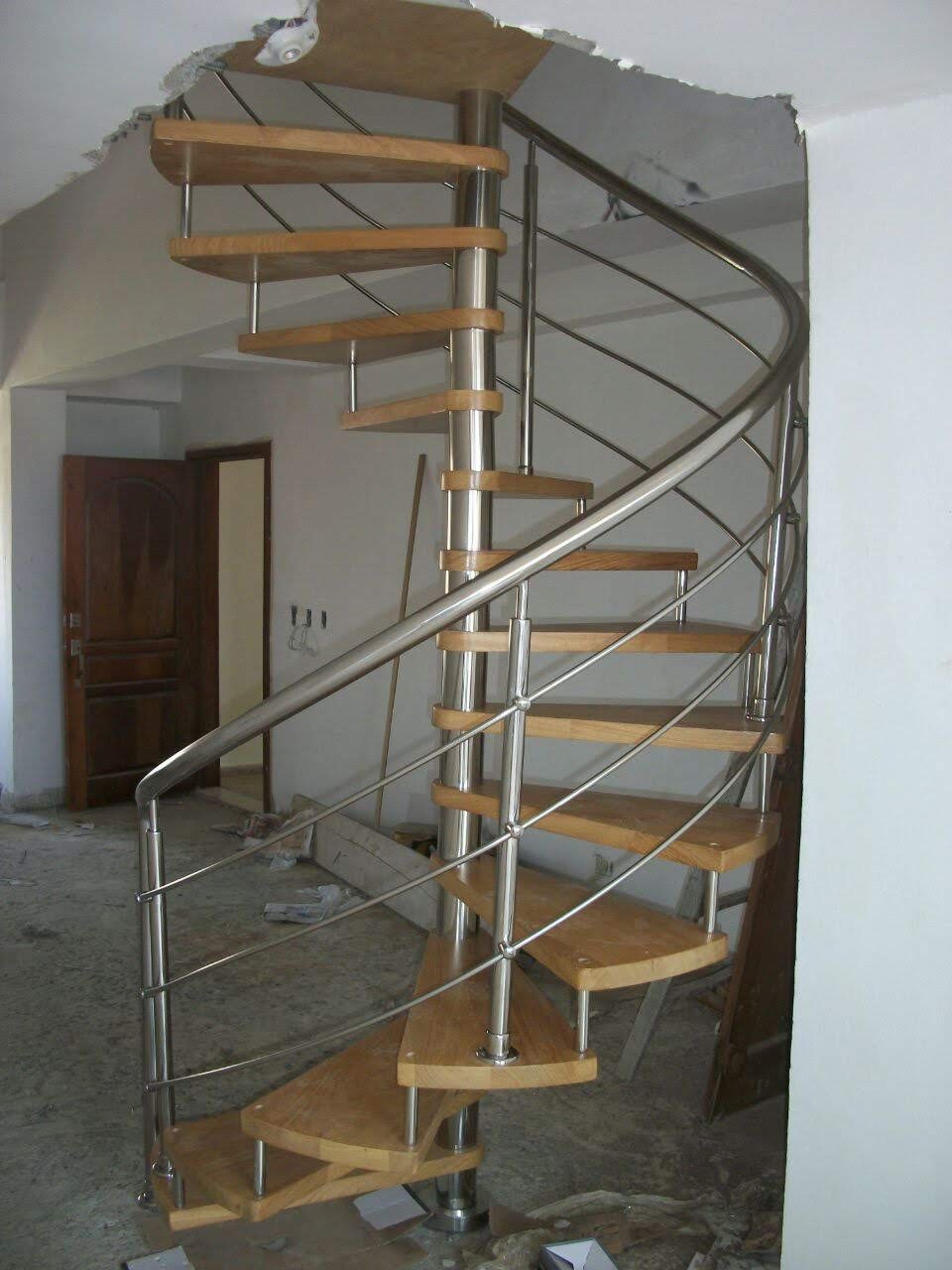 Escalera de caracol en acero inoxidable